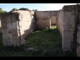 02298 ostia - regio v - insula xi - portico del monumento repubblicano (v,xi,4) - porticus - 2. laden - bli ri sueden - 01-2024.jpg